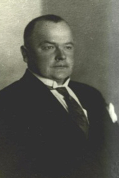 Jānis Liepiņš1